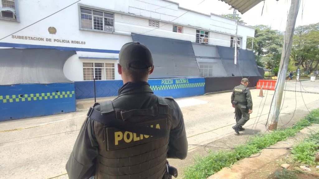 En Colombia: Atacan con explosivos la subestación de Policía de Robles, en Jamundí